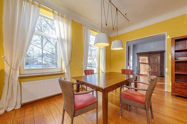 Erdgeschosswohnung: Küche mit Essbereich