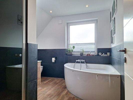 Vollbad im Dachgeschoss
