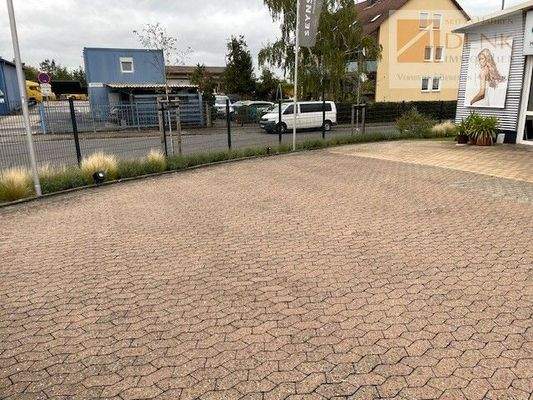 Außenansicht, PKW-Stellplätze f. Kunden