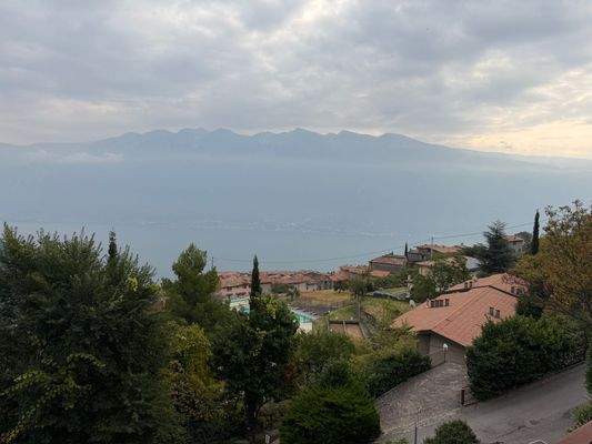Ausblick auf den Gardasee.JPG
