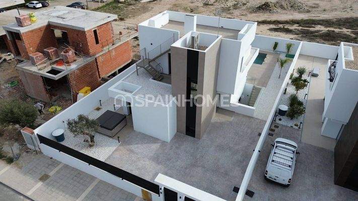 Detached House Close to San Juan Beach in Costa Blanca