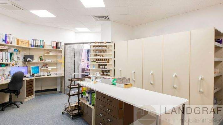 Lager- oder Beratungsfläche