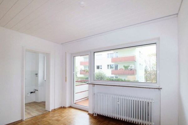 Wohnzimmer mit Balkon