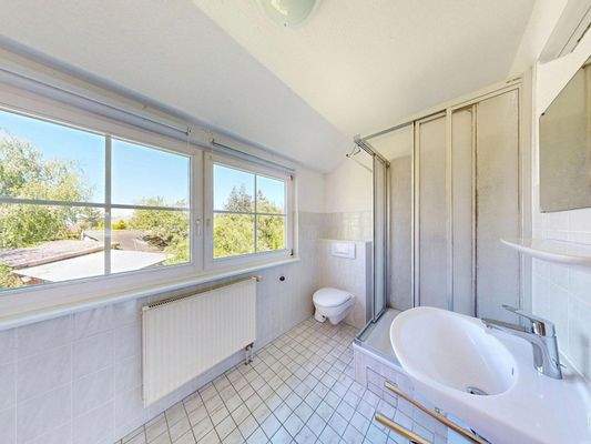 Tageslicht-Duschbad im Dachgeschoss