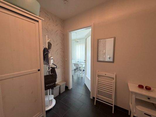 Flur mit Zugang zur Küche