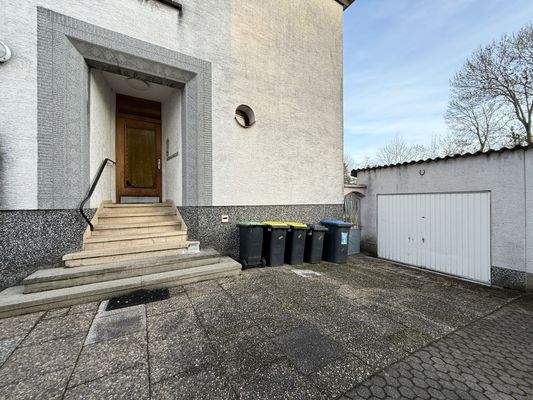 Eingang + Garage