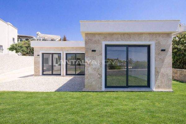Single-Story Villas near the Beach in Bodrum Kadıkalesi