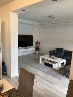 Blicke ins Wohnzimmer 