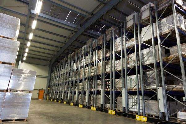 Blick in das Hochregallager