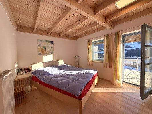 insgesamt 4 großzügige Schlafzimmer mit Bergblick