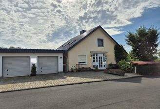 Straßenansicht vom Haus.jpg