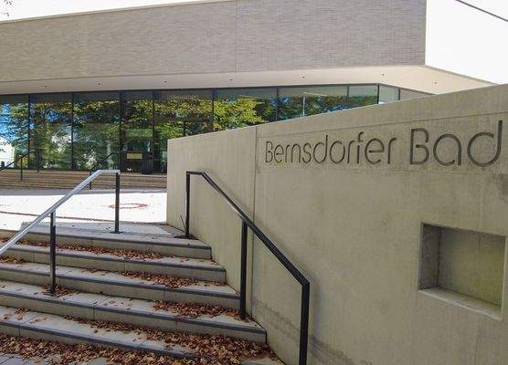 das neu eröffnete Bernsdorfer Bad