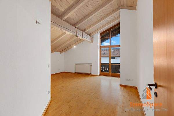 Kinderzimmer mit Balkonzugang