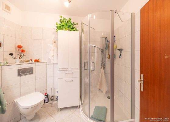 Bad mit Glasdusche