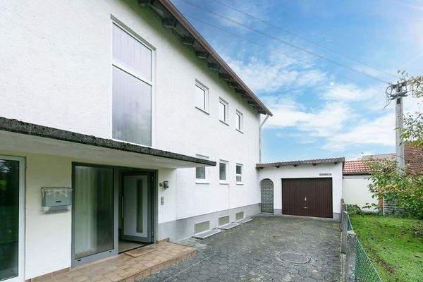 Objektansicht + Einzelgarage