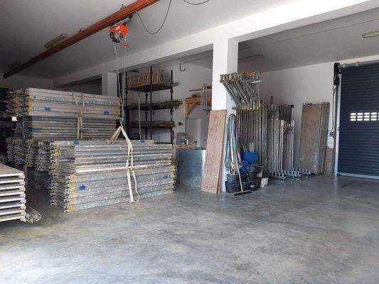 Halle Verkauf 365.jpg