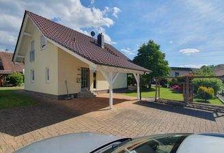 Straßenansicht u. Parken