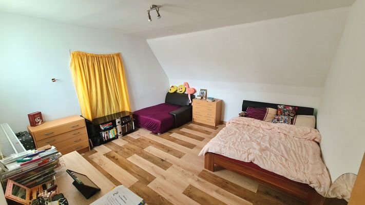 Schlafzimmer 1