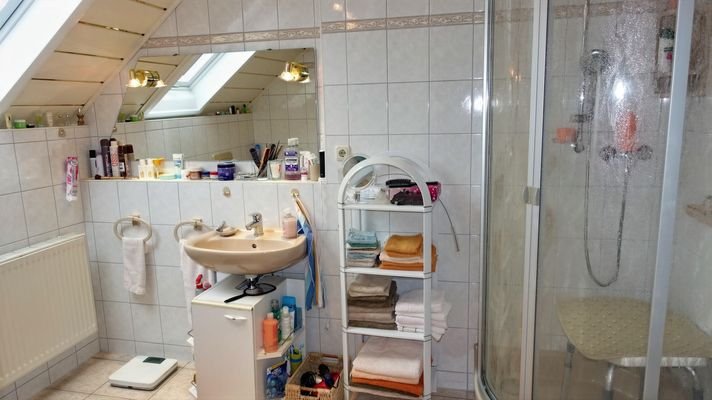 Bad im Dachgeschoss