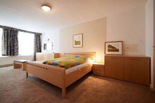 großes Elternschlafzimmer