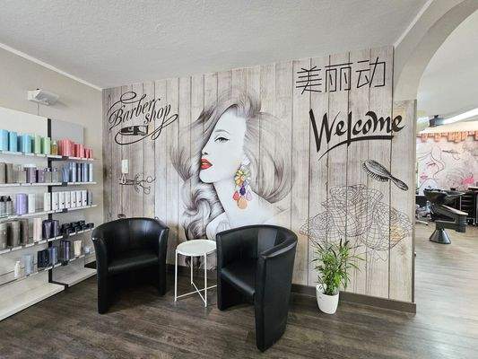 Friseursalon im Erdgeschoss