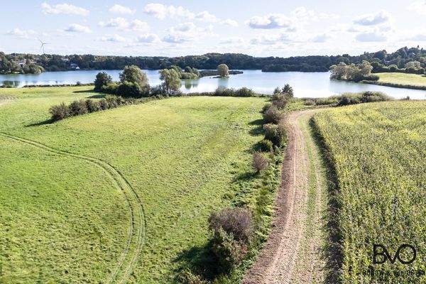 Einmalige Feld- und Seelage – Wohnen mit Weitblick