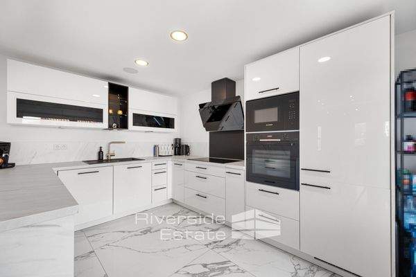 hochwertige Einbauküche 