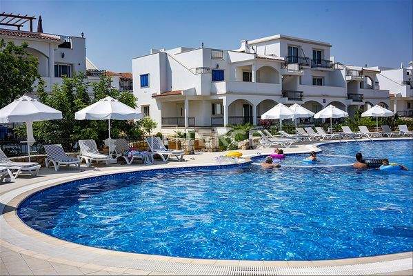 Flat Near the Sea in a Well-Developed Project with Pool in Girne