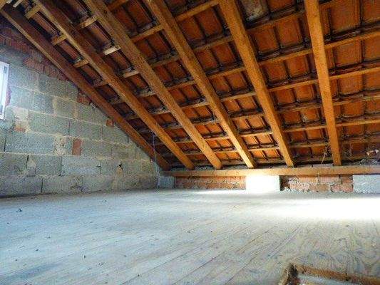 Stauraum über Garage.JPG