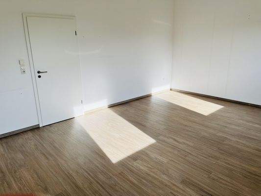 23m² großes Zimmer mit überdurchschnittlicher Raumhöhe (DG)
