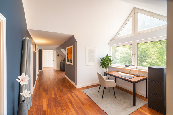 Flur mit Arbeitsplatz 