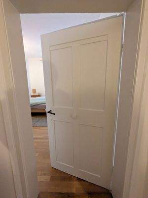 Historische Türe ins Schlafzimmer