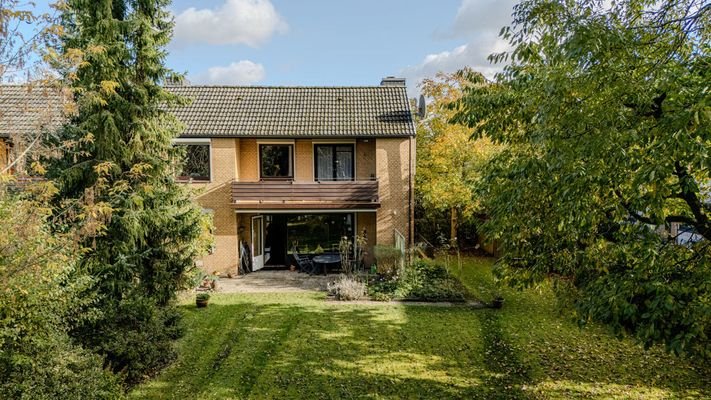 Doppelhaushälfte mit schöner Terrasse und Balkon 