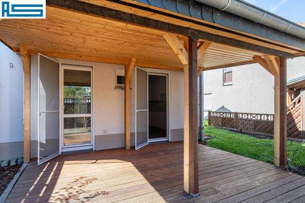 Praktisch: Überdachte Terrasse