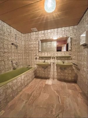 Badezimmer Wohnung UG
