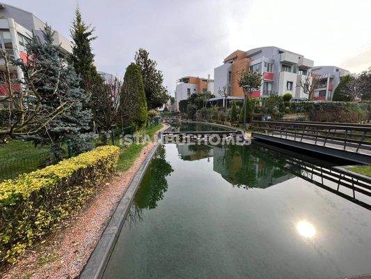 Duplex Apartment in a Complex Close to the Metro in Istanbul