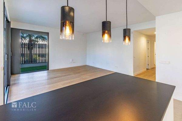 Blick zentrale Bar - Wohnbereich