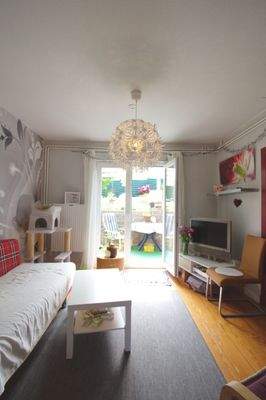 Wohnzimmer mit Zugang zum Garten