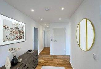 Großzügiger Eingang und Flur