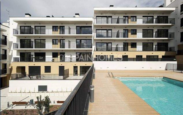 Sustainable Flats in a Complex with Pool in Barcelona Terrassa