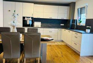 Esszimmer mit Küche