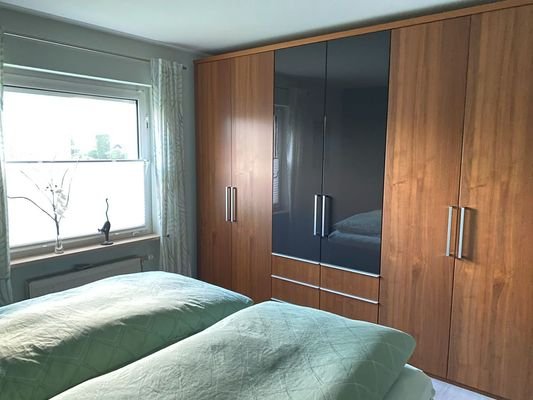 14 Schlafzimmer EG.jpg