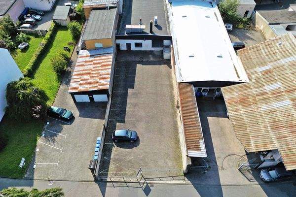 Ansicht Parkplatz und Liefereingang