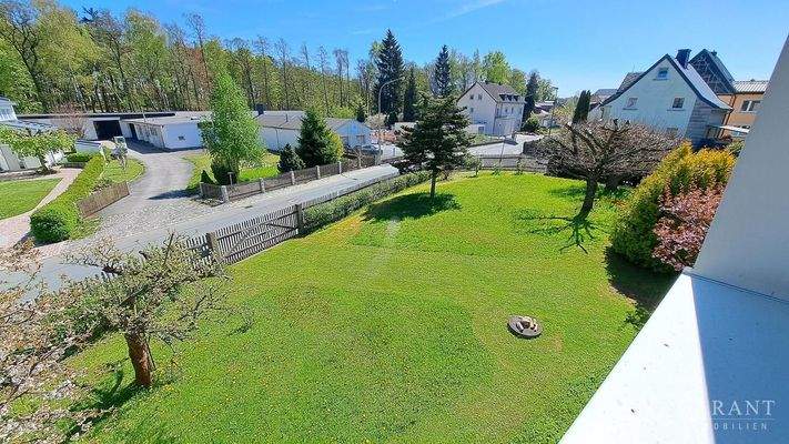 großes ebenes Grundstück