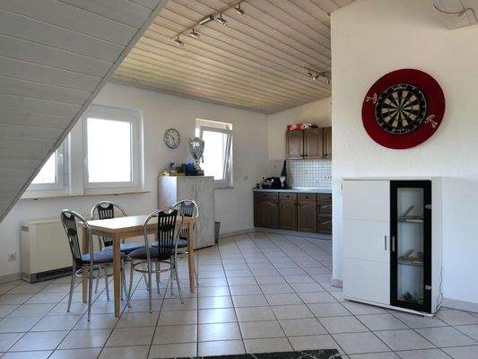 ...mit Essbereich und...