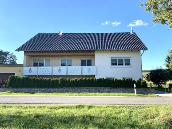 Einfamilienhaus mit Fernblick - Außenpool - Gartenhaus - Garage