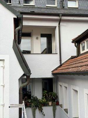 Rückansicht mit Balkon