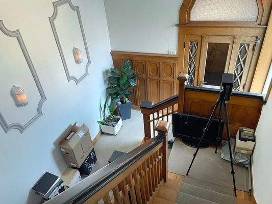 Empfangsbereich / 2 Eingang zur Gewerbe im 1.OG