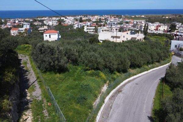 Kreta, Tavronitis: Erstklassiges Grundstück in der Nähe des Strandes zu verkaufen