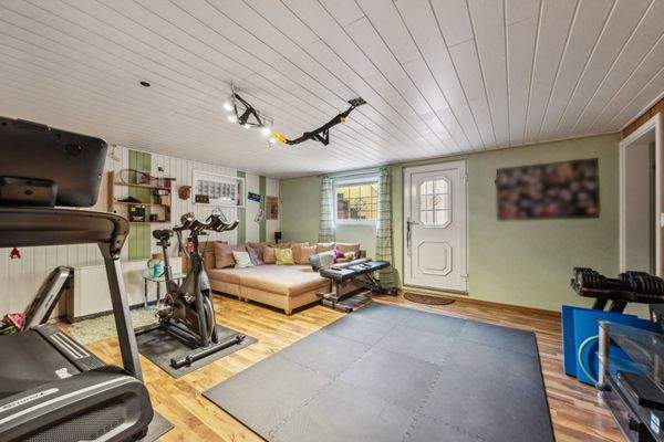 Beheizter Hobbyraum UG mit Badezimmer